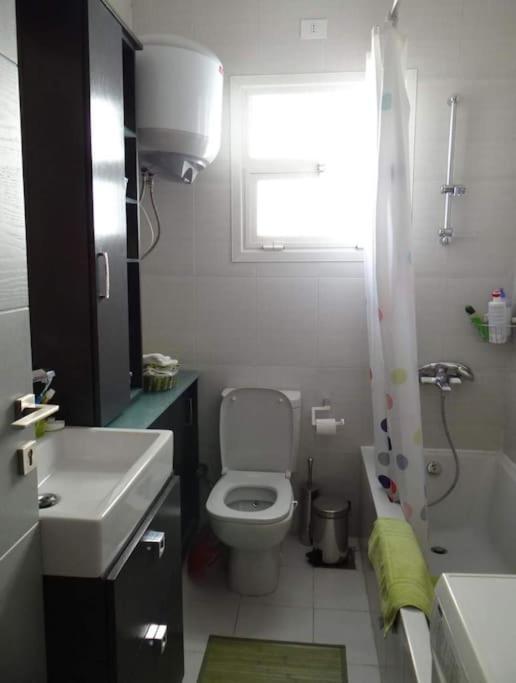 Daire Stylish 2br In Downtown Rehab Near Malls Kahire