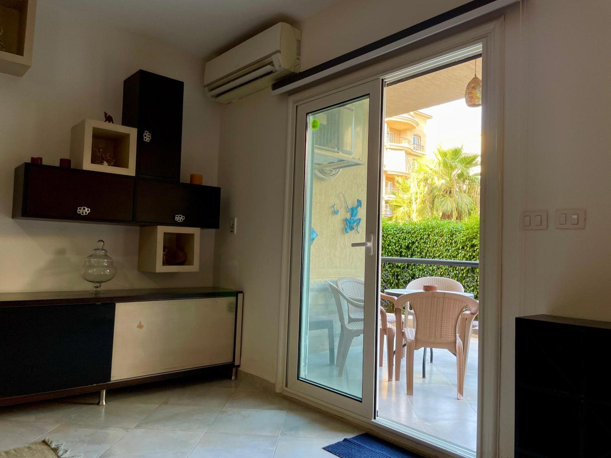 Stylish 2br In Downtown Rehab Near Malls *